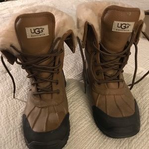 Size 8 Ugg Adirondack Boots.